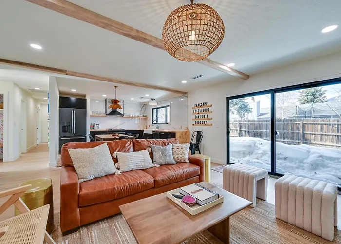 Stylish Close To Hiking And Fishing! Ferienhaus