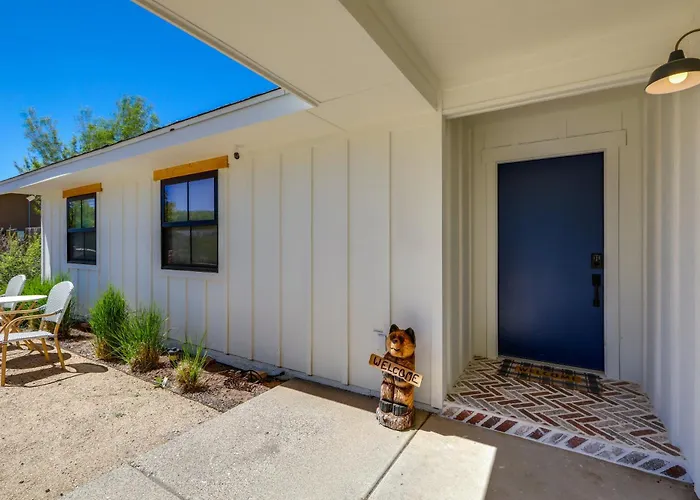 Stylish Close To Hiking And Fishing!