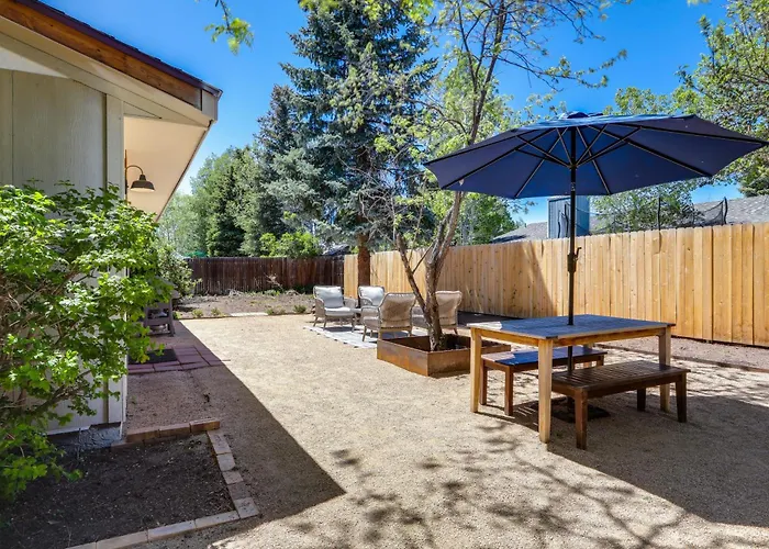 Stylish Close To Hiking And Fishing! *